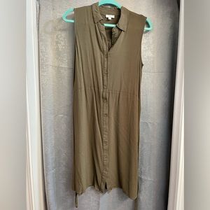 Women’s size M button up green dress with belt